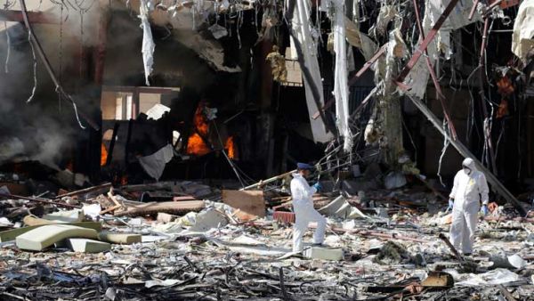 دمار جراء غارات لطائرات دول التحالف الذي تقوده السعودية على اليمن