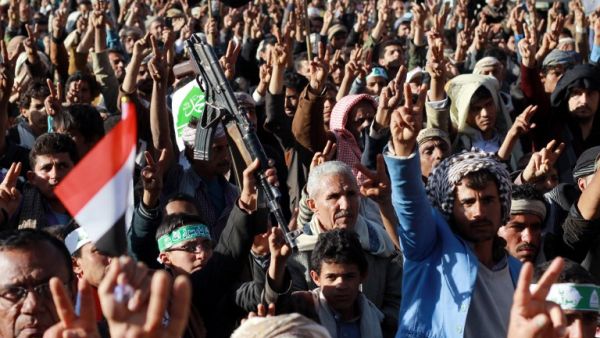 Yemeni supporters of Shiite Huthi rebels demonstrate to support the new government, that they formed, on December 6, 2016 in the capital Sanaa. (AFP/Abdel Rahman Abdallah)