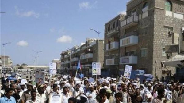 مسيرة لمتظاهرين مناهضين للحكومة في مدينة زنجبار جنوب اليمن
