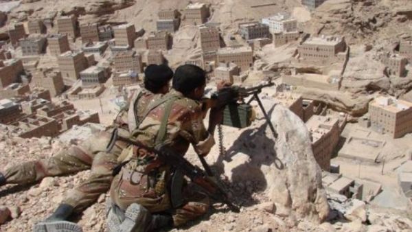 معارك عنيفة دارت مساء الاربعاء بين الجيش اليمني والمقاتلين الاسلاميين الذين ينتمون الى "انصار الشريعة"