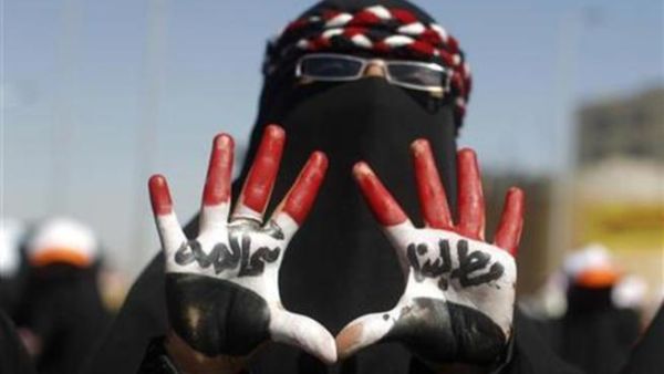 متظاهرة يمنية تطالب بمحاكمة صالح
