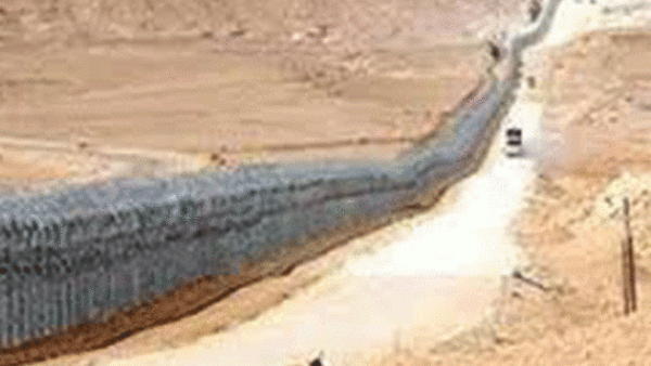 تمتد الحدود اليمنية – السعودية لحوالي ألفي كلم من الشمال والشرق