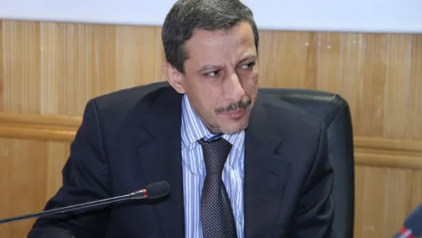 وزير التعليم الفني عبدالرزاق الاشول 