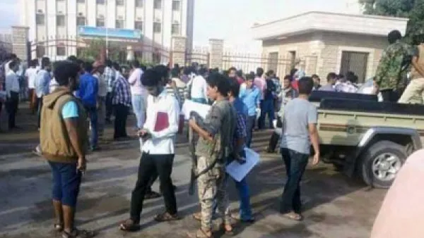 مسلحون متشددون يغلقون كليات في جنوب اليمن بسبب الاختلاط
