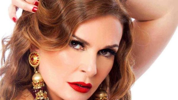 الفنانة يسرا 