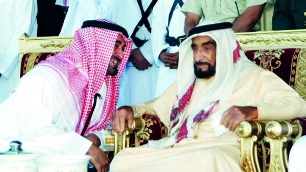  فيديو طريف ونادر لمؤسس دولة الإمارات العربية المتحدة الراحل، الشيخ زايد بن سلطان آل نهيان