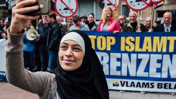 زكية بالخيري، طالبة تجارة كانت في طريقها لمعرض مخصص للثقافة الإسلامية