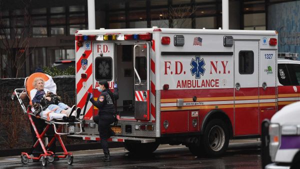 وكان البيت الأبيض أكثر تشاؤما حين وضع عدد القتلى بين 100 و200 ألف.