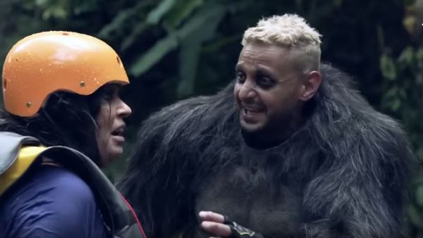 فيفي عبده ضحية رامز جلال في الحلقة الأولى من "رامز في الشلال"