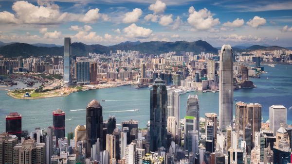 Hong Kong, Beijing Leaders Meet to Discuss Economy Reviving Plans 
