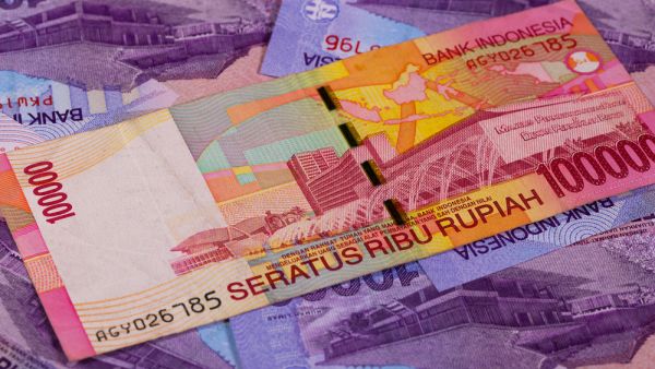 Indonesia Falls into First Recession in Over Two Decades