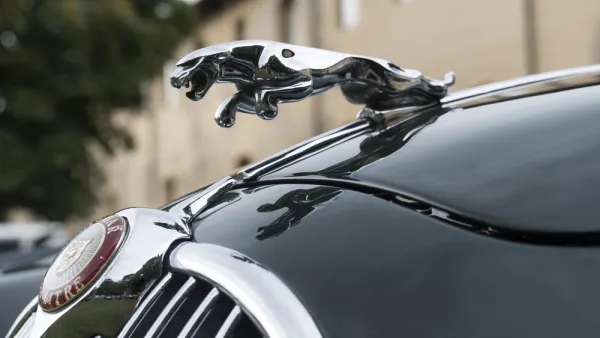  Jaguar Cars to Go All-Electric by 2025