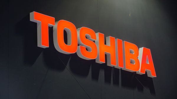 Toshiba Mulls $20 Billion Take-Private Deal