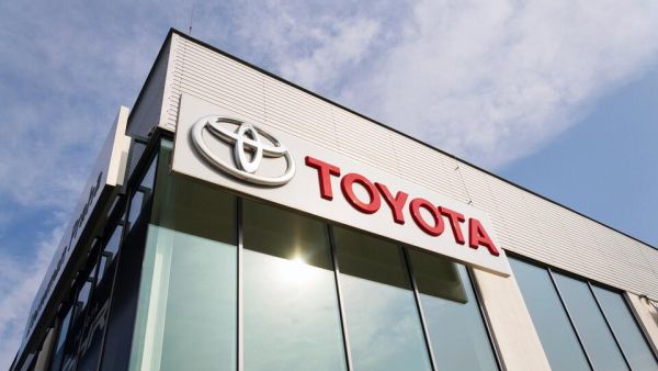 Toyota Raises Global Sales Forecast Despite Q3 Profit Plunge