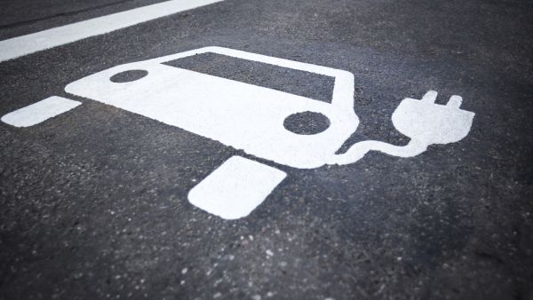 قطاع صناعة السيارات على أعتاب نقطة التحول نحو الكهربائية