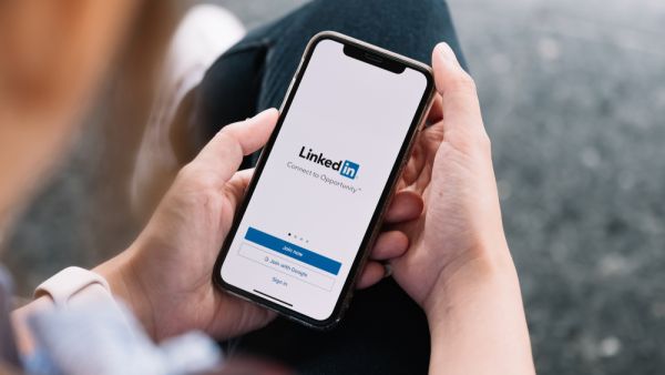 UAE: LinkedIn Offers Companies Free Hiring Resources to Meet COVID-19 Demands
