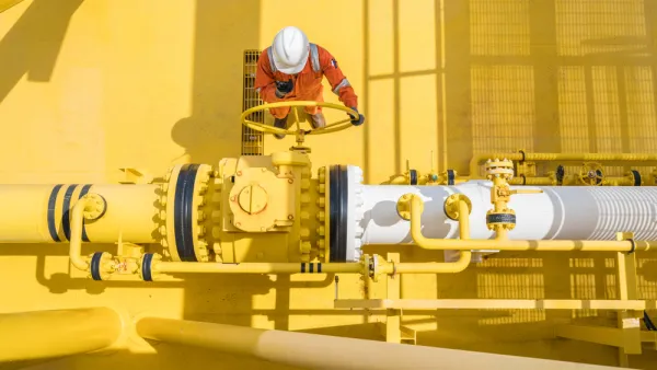 UAE Backs ‘Unconditional’ Oil Output Increase 