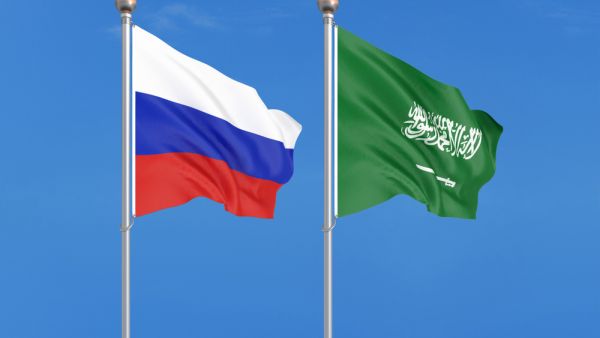 Dmitriev told Asharq Al-Awsat that the coronavirus pandemic demonstrated the need to increase global capabilities to produce vaccines, noting that the project involves plans that will contribute to combating pandemics in the future. (Shutterstock) Saudi Arabia, Russia Team up to Build Vaccines Production Center