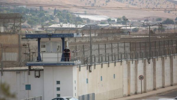 اسرائيل تمنع زيارات الأسرى و"جمعة غضب" تضامنا معهم في فلسطين