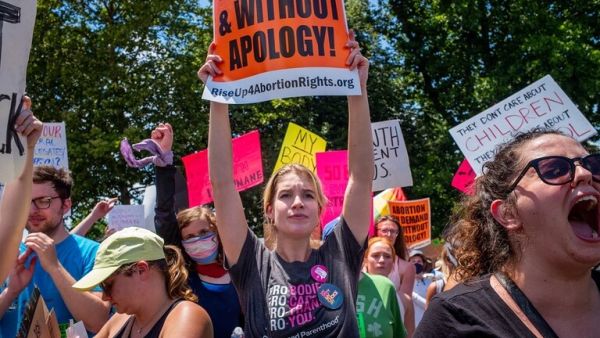 تواصل الاحتجاجات في الولايات المتحدة على إلغاء حق الإجهاض