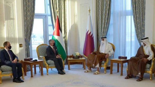 الملك عبدالله والشيخ تميم يبحثان العلاقات الثنائية وتطورات الأوضاع إقليميا ودوليا