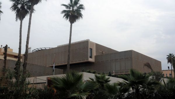 الإمارات تعرض مبنى سفارتها في لبنان للبيع