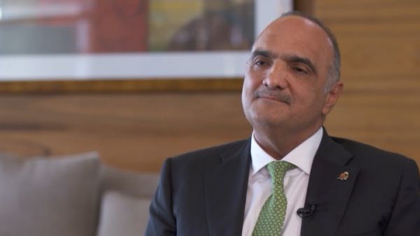 وزراء الحكومة الأردنية يضعون استقالاتهم أمام رئيسها قبيل تعديل مرتقب