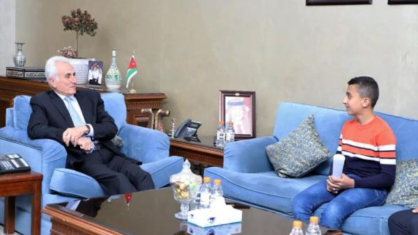 تكريم طالب اردني بالصف السادس لاكتشافه خطأ علميا في مادة العلوم