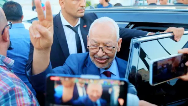 إبقاء الغنوشي في حالة سراح بعد استجوابه بقضية “التسفير"