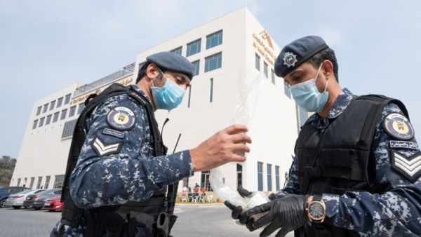 توقيف ضباط أمن كويتيين عذبوا زميلا لهم واحتجزوه داخل ثلاجة