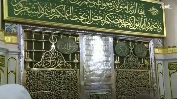 السعودية تمنع النساء من زيارة قبر الرسول 
