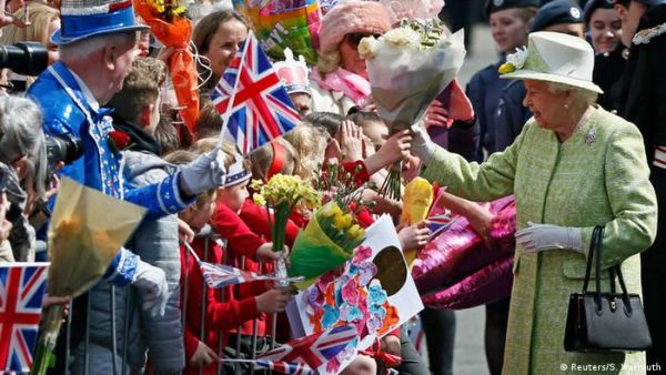 ملكة بريطانيا إليزابيث الثانية 