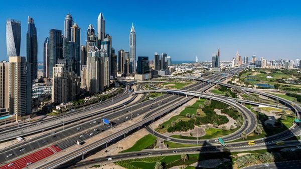 أول جمعة دوام رسمي في تاريخ الإمارات