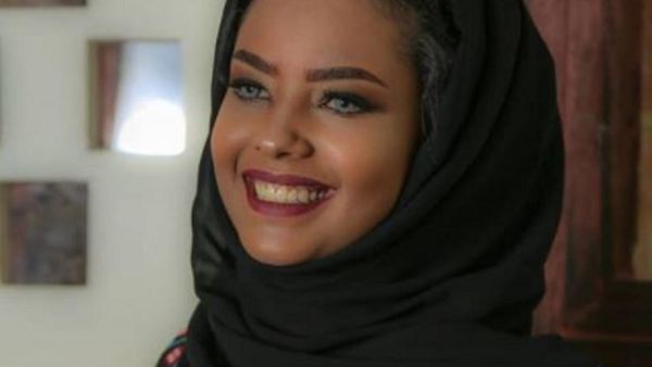 العارضة انتصار الحمادي