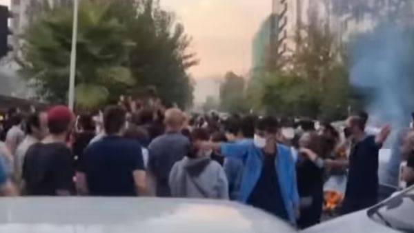 القضاء الايراني يصدر مئات الاحكام بالسجن على خلفية الاحتجاجات
