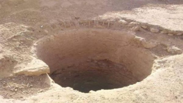 بكاء رضيعة يقود لانقاذها من داخل بئر في الاردن