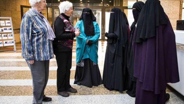 سويسرا تغلظ عقوبة مخالفي حظر البرقع