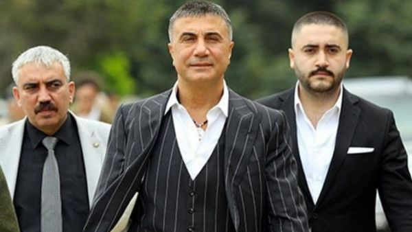 زعيم المافيا التركية سادات بكر يعاود نشاطه على تويتر من الامارات