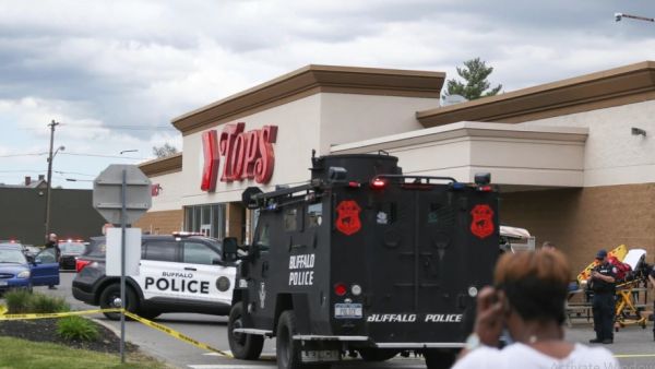 8 قتلى في اطلاق نار بمركز للتسوق بمدينة بوفالو في نيويورك