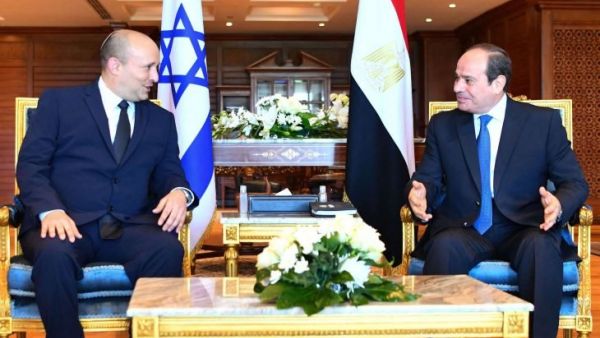 السيسي يلتقي بينيت في أول زيارة لرئيس وزراء اسرائيلي لمصر منذ عشر سنوات