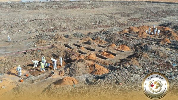 انتشال رفات 25 شخصا من مقابر جماعية بمكب قمامة في ترهونة الليبية