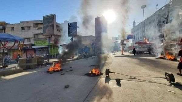 احتجاجات غاضبة في تعز اليمنية وقوات الأمن تفتح النار على المتظاهرين