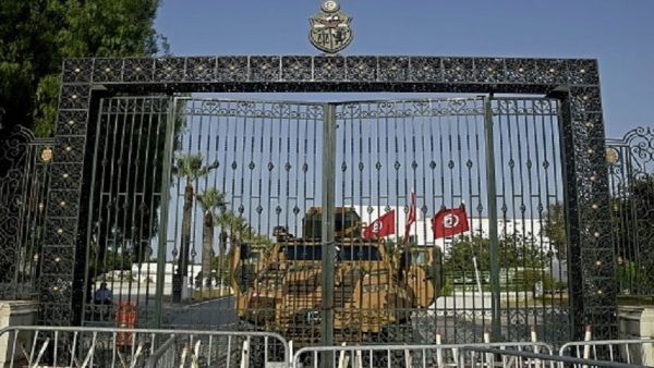 تونس: استدعاء عشرات النواب للتحقيق في اعقاب حل البرلمان