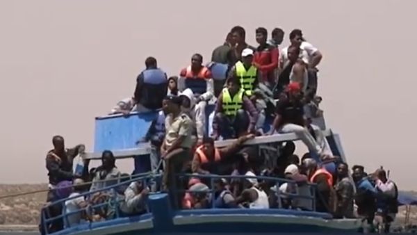 فقدان 34 مهاجراً بعد غرق مركبهم قبالة سواحل تونس