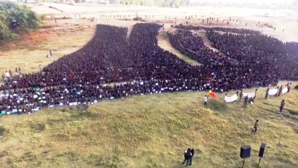 جبهة تيغراي تستعرض الآلاف من أسرى الجيش الإثيوبي