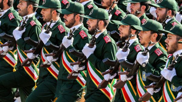 مقتل 5 ضباط بالحرس الثوري في تفجير استهدف سيارتهم غربي ايران