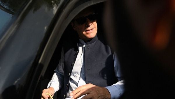 باكستان.. مذكرة توقيف جديدة بحق عمران خان