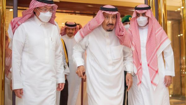 الملك سلمان يغادر المستشفى