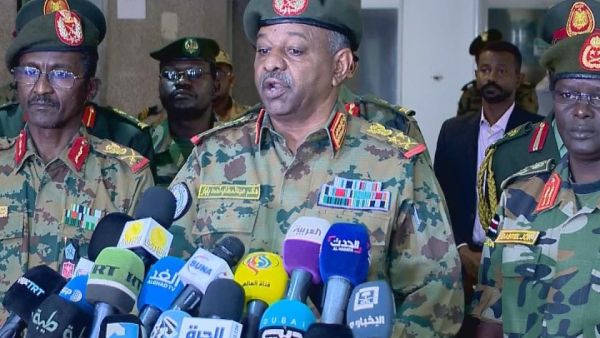 السودان.. أحكام بسجن رئيس الأركان السابق و7 ضباط