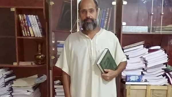 سخرية وجدل بعد نشر صورة لسيف الاسلام في هيئة شيخ زاهد يستمسك بالقرآن 